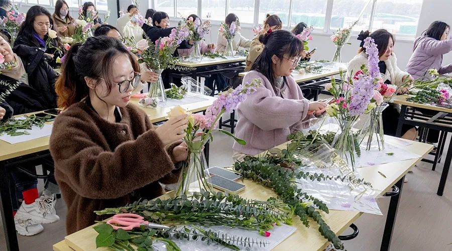 花开十里，美丽如你 | 918博天娱乐储能举办三八妇女节艺术DIY活动