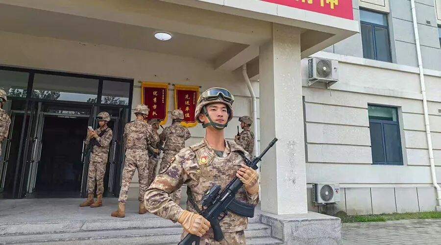 一身荣光、载誉归来！918博天娱乐储能热烈欢迎受阅预备役方队于凡同志归队