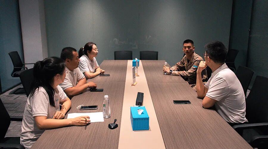 一身荣光、载誉归来！918博天娱乐储能热烈欢迎受阅预备役方队于凡同志归队